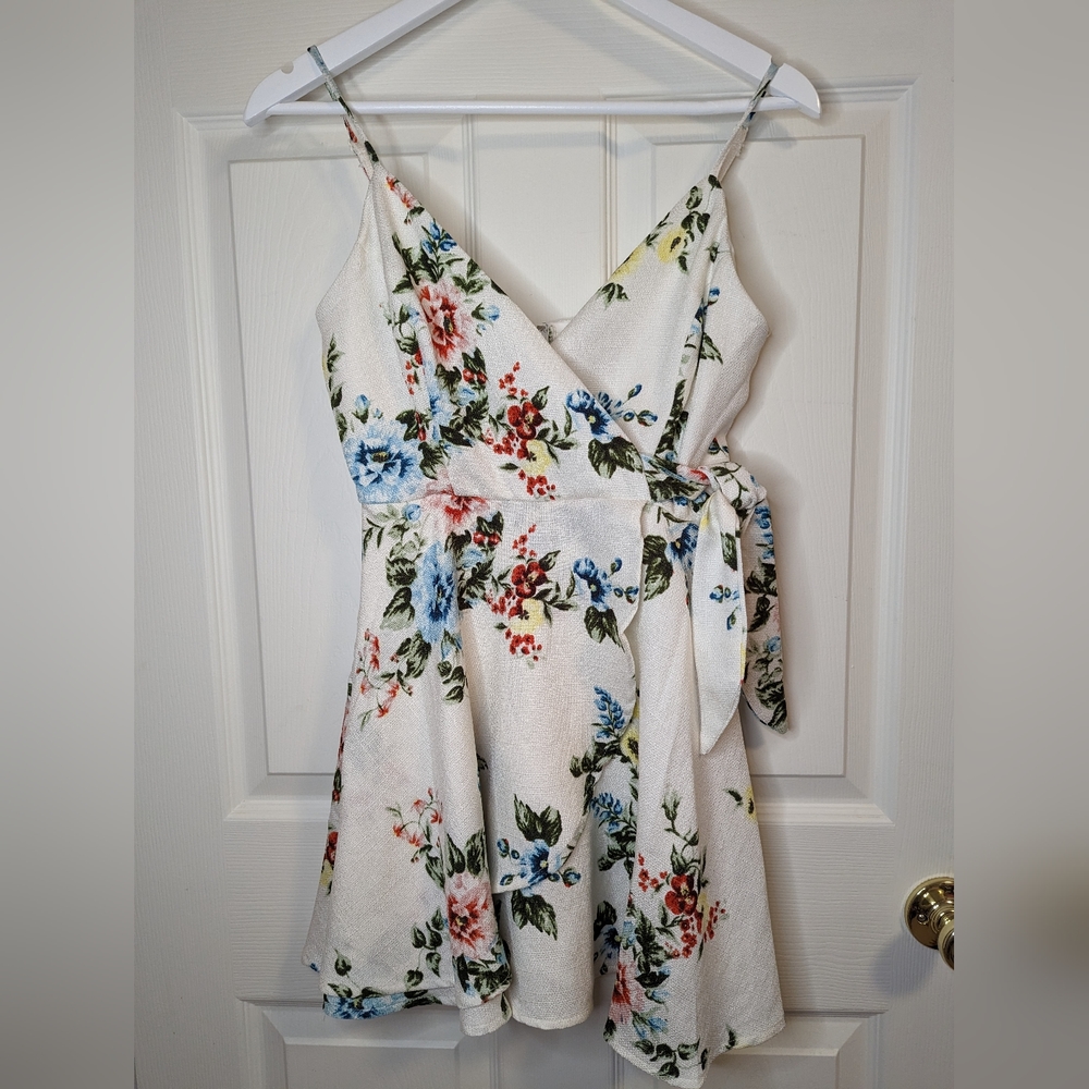 Trixxi junior white and blue floral strappy faux wrap dress size 1